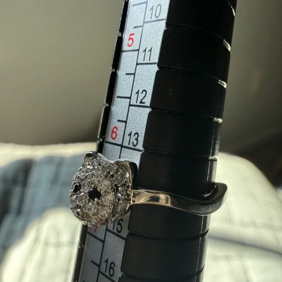 NEW! Pretty Bird Jewelry Cat Face Pavé Crystal Ring in white gold plating - Picture 9 of 13
